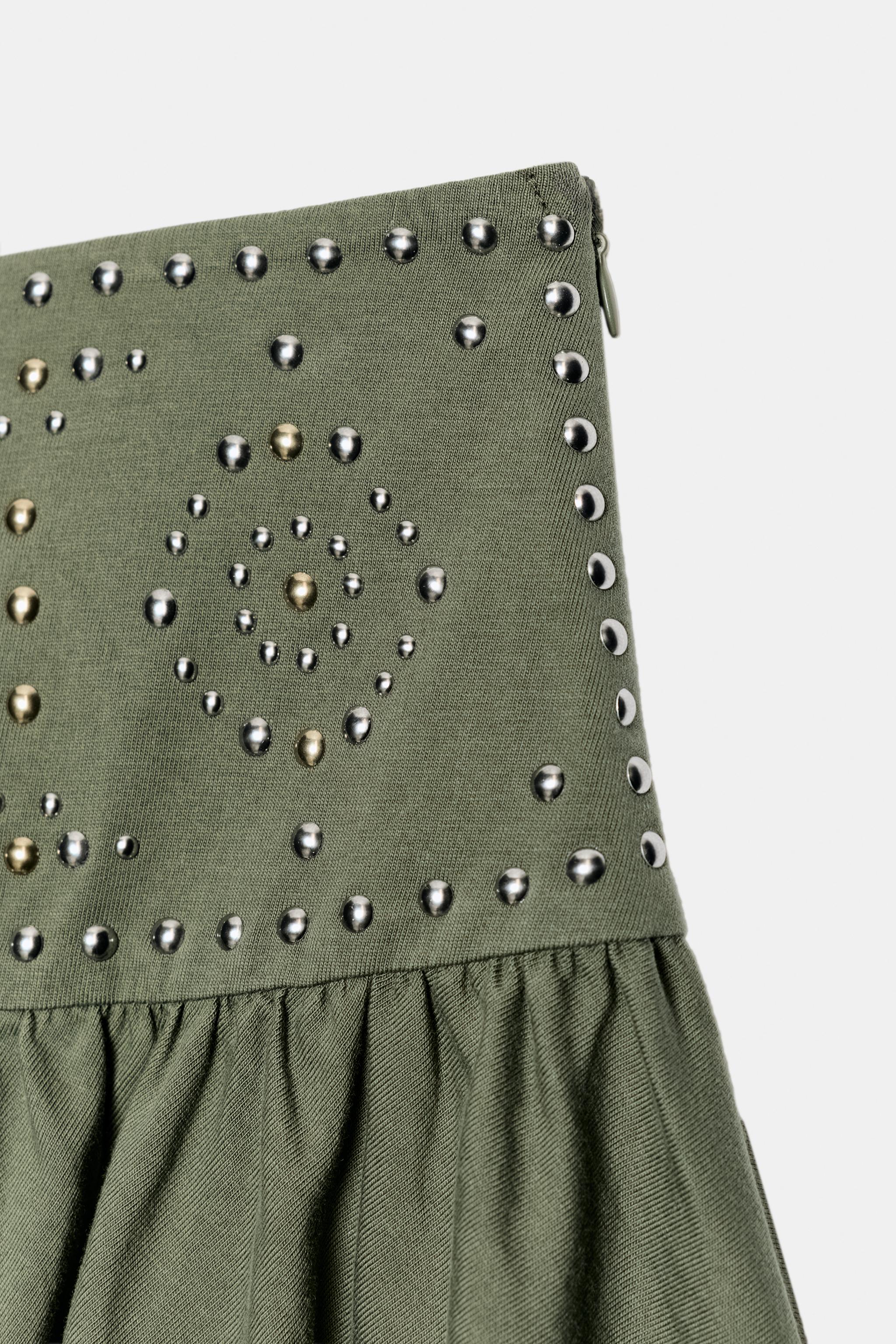 JUPE ASYMÉTRIQUE À CLOUS